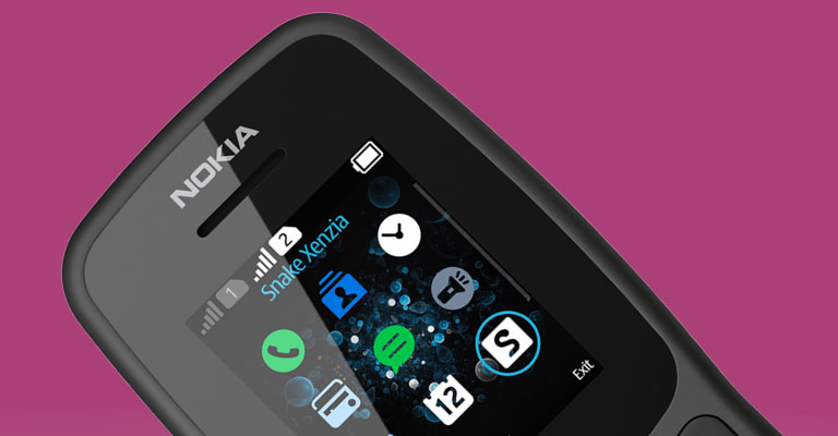 Walau hadir sebagai feature phone namun Nokia 106 punya beragam gim untuk kamu mainkan. Foto: Nokia